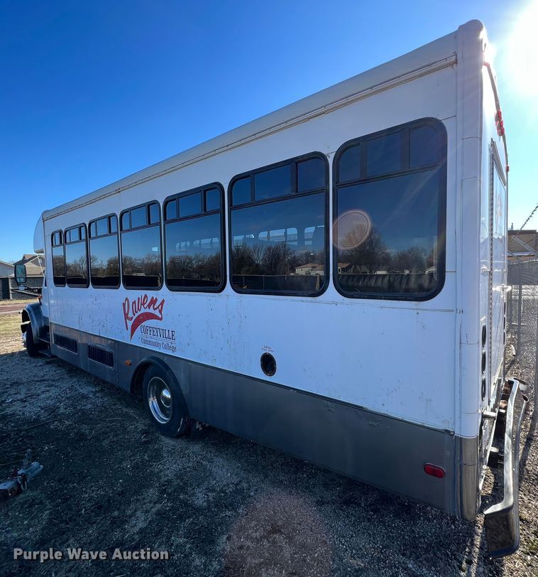 image for item ID9341 2001 International 3400  shuttle bus