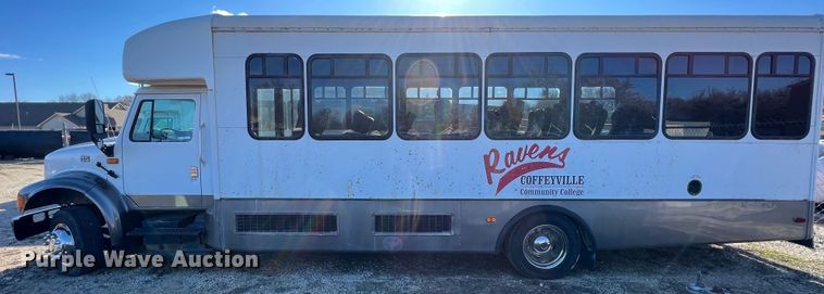 image for item ID9341 2001 International 3400  shuttle bus