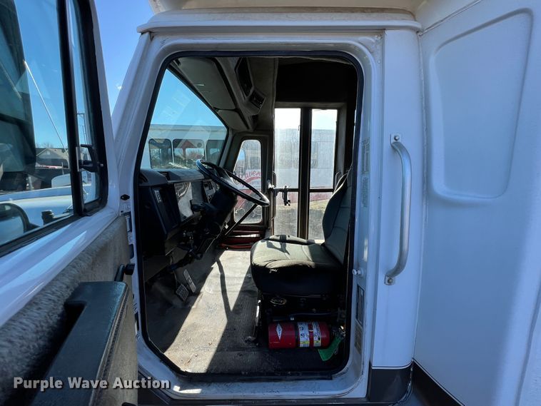 image for item ID9341 2001 International 3400  shuttle bus