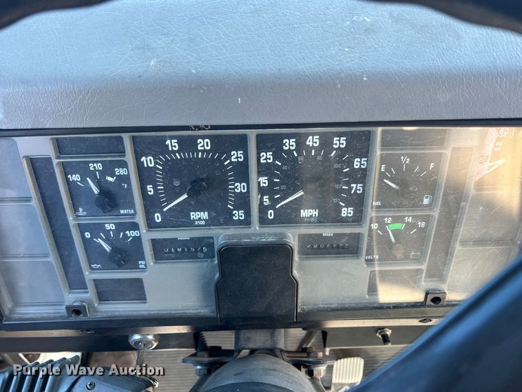 image for item ID9341 2001 International 3400  shuttle bus