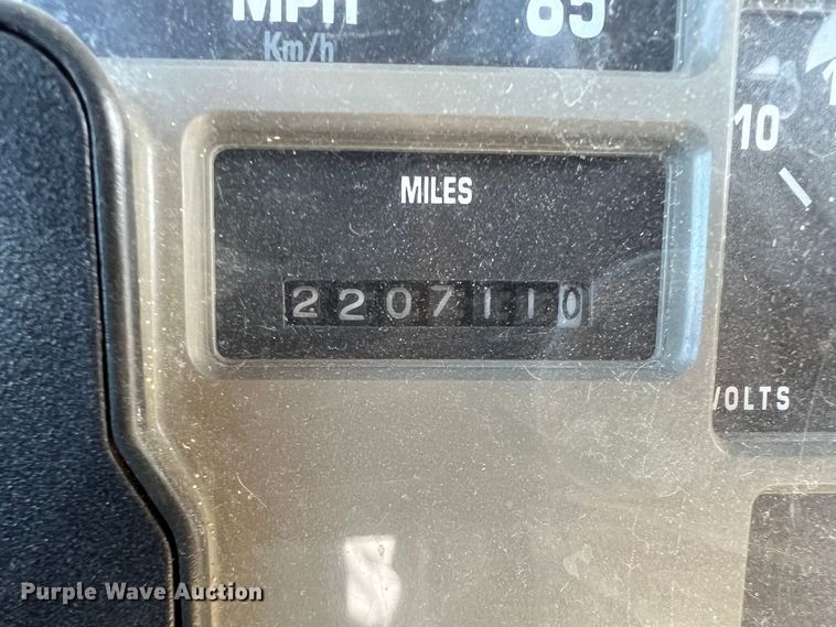 image for item ID9341 2001 International 3400  shuttle bus