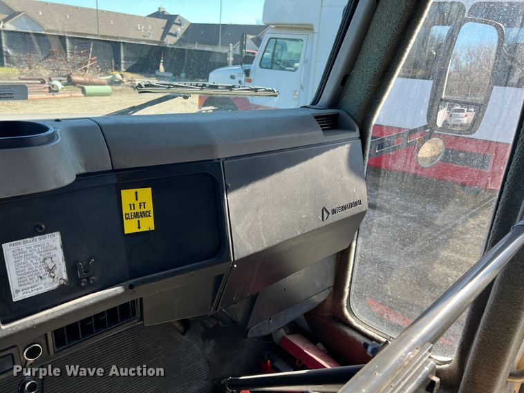 image for item ID9341 2001 International 3400  shuttle bus