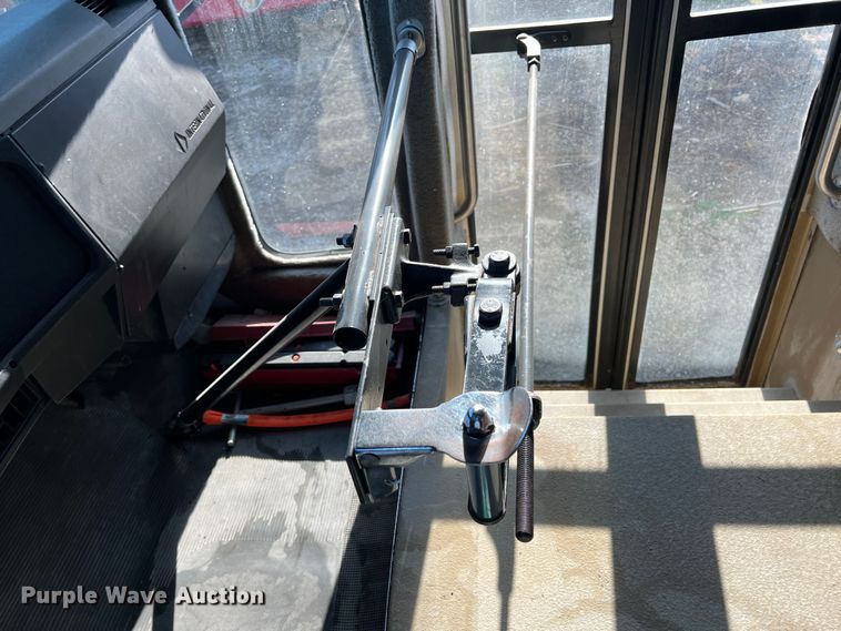 image for item ID9341 2001 International 3400  shuttle bus