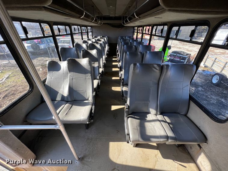 image for item ID9341 2001 International 3400  shuttle bus
