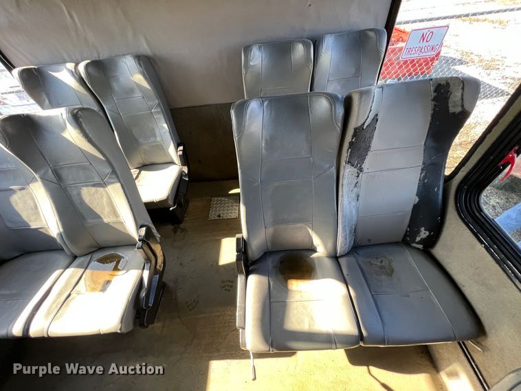 image for item ID9341 2001 International 3400  shuttle bus