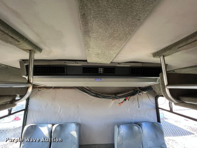 image for item ID9341 2001 International 3400  shuttle bus