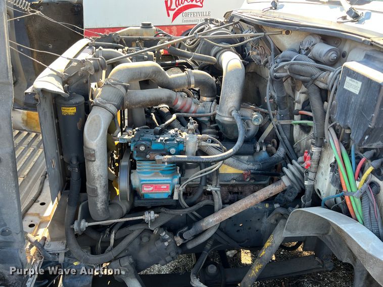 image for item ID9341 2001 International 3400  shuttle bus