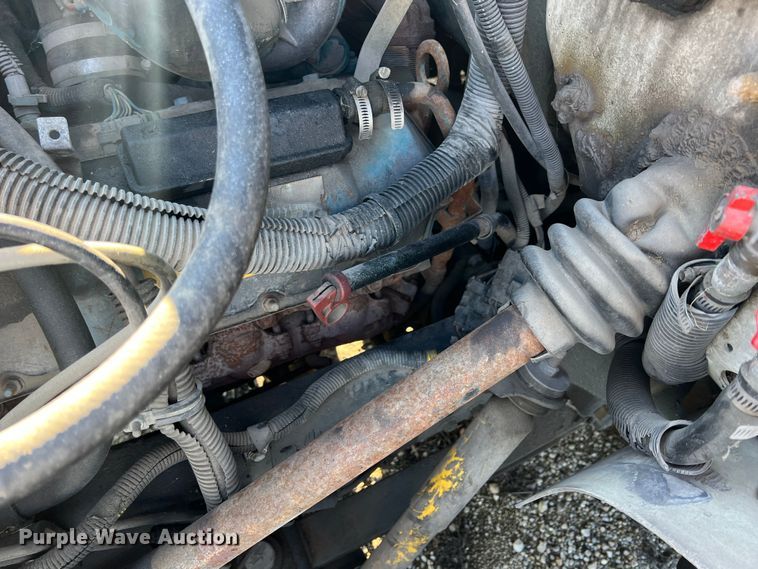 image for item ID9341 2001 International 3400  shuttle bus