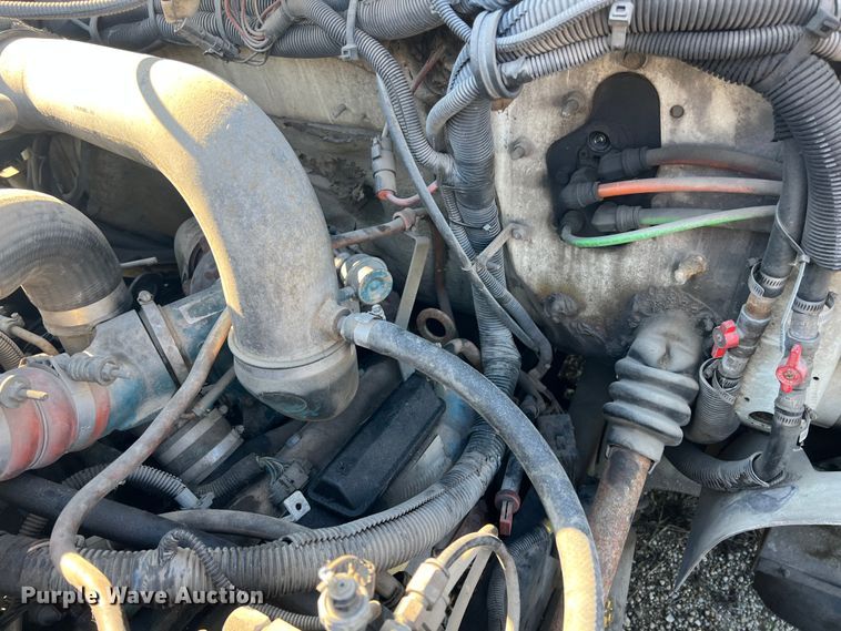 image for item ID9341 2001 International 3400  shuttle bus