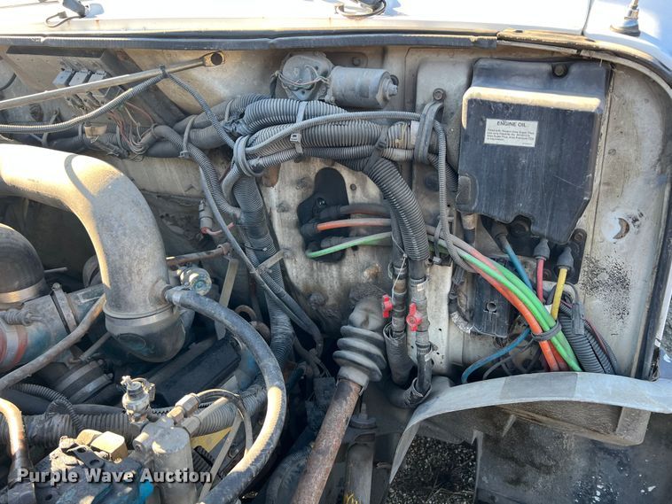 image for item ID9341 2001 International 3400  shuttle bus