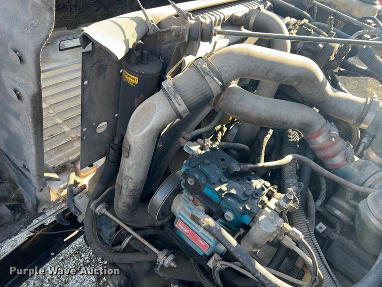 image for item ID9341 2001 International 3400  shuttle bus