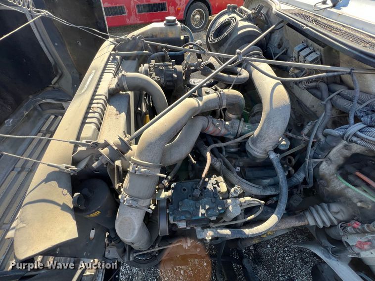 image for item ID9341 2001 International 3400  shuttle bus