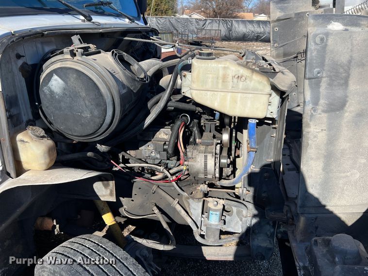 image for item ID9341 2001 International 3400  shuttle bus