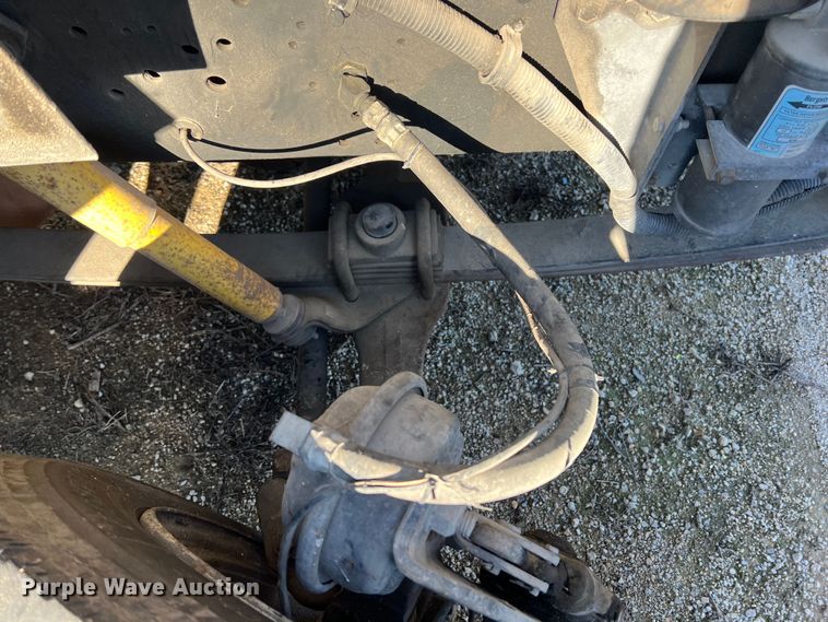 image for item ID9341 2001 International 3400  shuttle bus