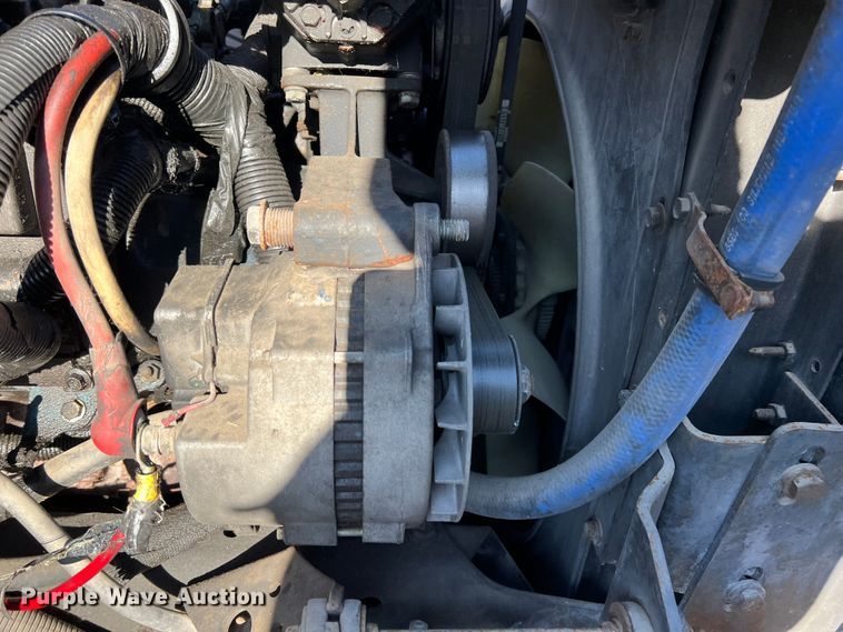 image for item ID9341 2001 International 3400  shuttle bus