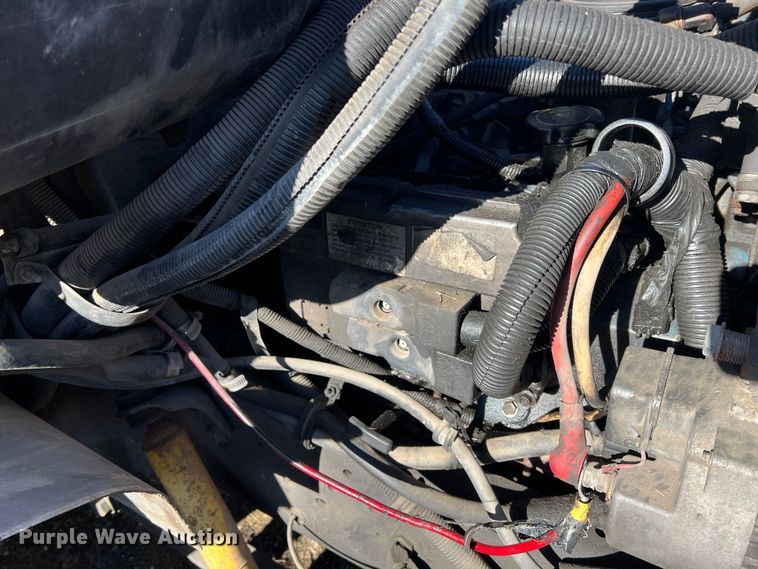 image for item ID9341 2001 International 3400  shuttle bus