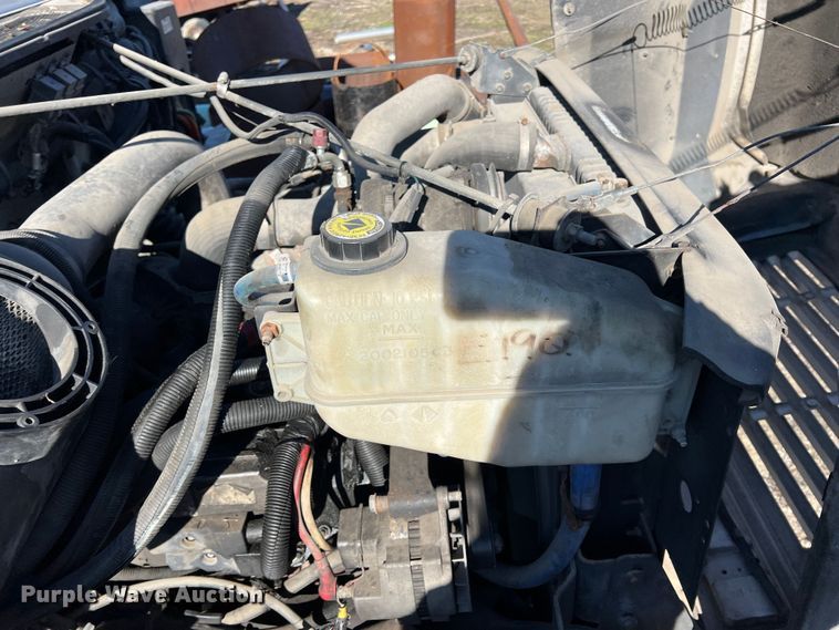 image for item ID9341 2001 International 3400  shuttle bus