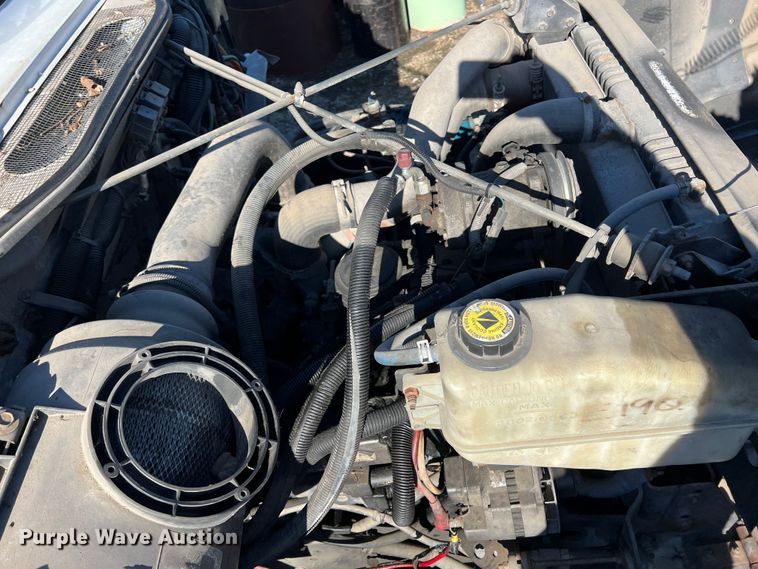 image for item ID9341 2001 International 3400  shuttle bus