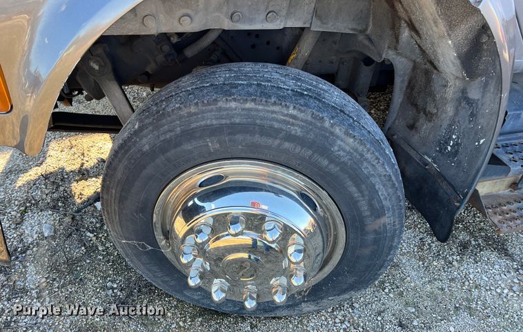 image for item ID9341 2001 International 3400  shuttle bus