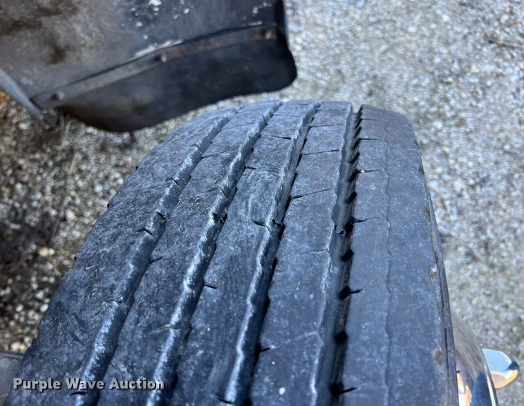 image for item ID9341 2001 International 3400  shuttle bus