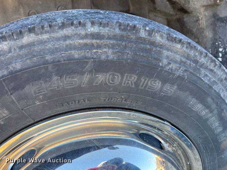 image for item ID9341 2001 International 3400  shuttle bus