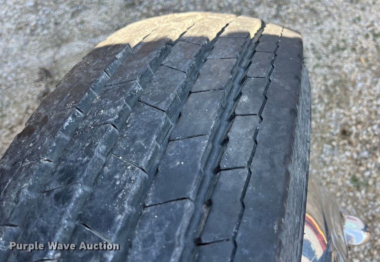 image for item ID9341 2001 International 3400  shuttle bus