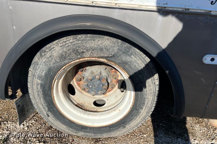 image for item ID9341 2001 International 3400  shuttle bus