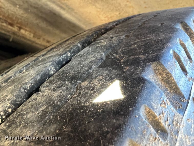 image for item ID9341 2001 International 3400  shuttle bus