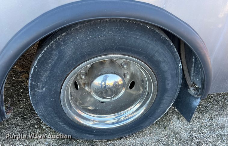 image for item ID9341 2001 International 3400  shuttle bus