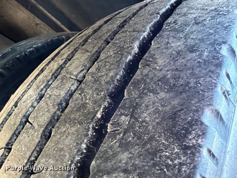 image for item ID9341 2001 International 3400  shuttle bus