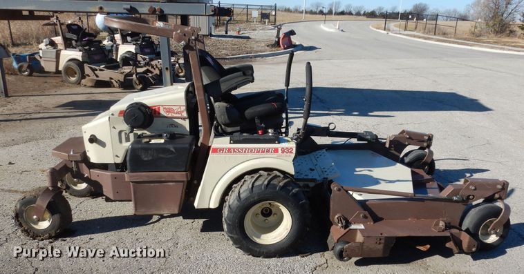 image for item IE9977 Grasshopper 932  ZTR lawn mower