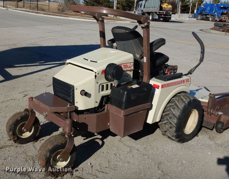 image for item IE9977 Grasshopper 932  ZTR lawn mower