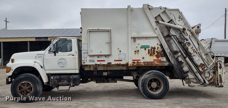 image for item JK9131 1998 Ford F800  refuse truck