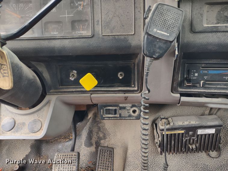 image for item JK9131 1998 Ford F800  refuse truck