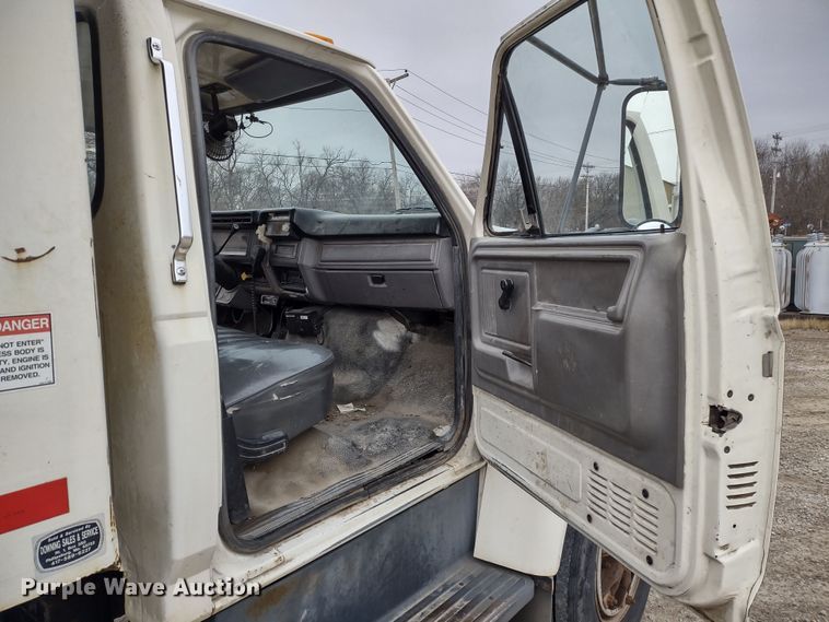 image for item JK9131 1998 Ford F800  refuse truck