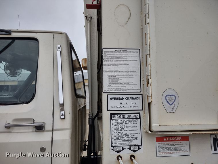 image for item JK9131 1998 Ford F800  refuse truck