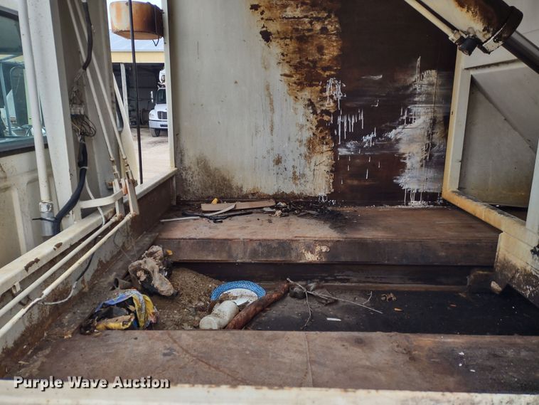 image for item JK9131 1998 Ford F800  refuse truck