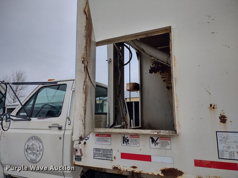 image for item JK9131 1998 Ford F800  refuse truck