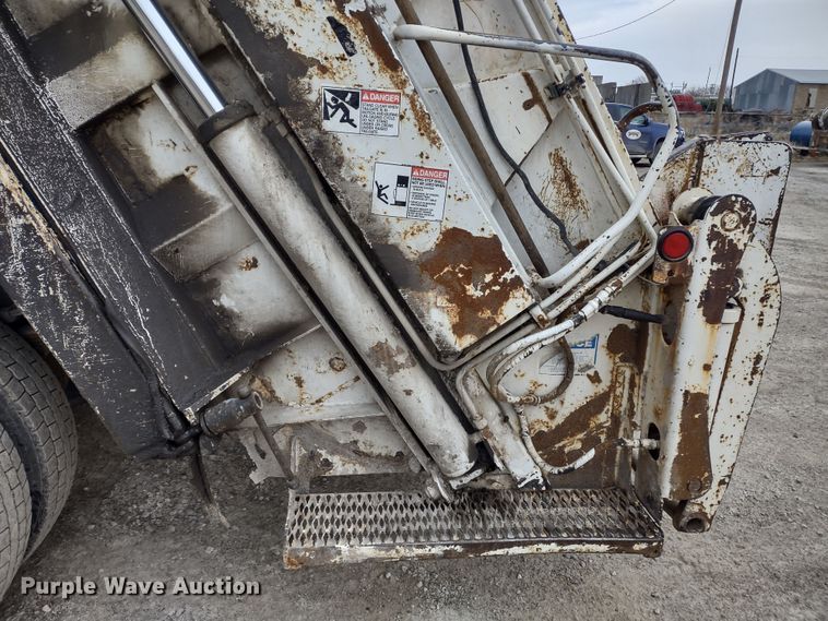 image for item JK9131 1998 Ford F800  refuse truck