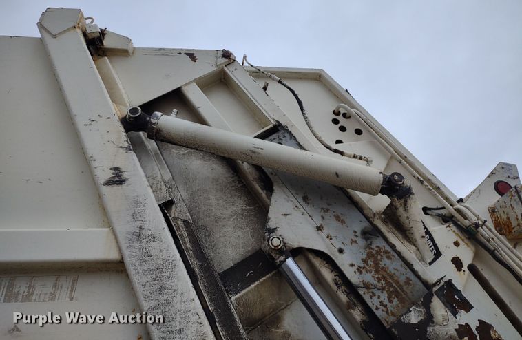 image for item JK9131 1998 Ford F800  refuse truck