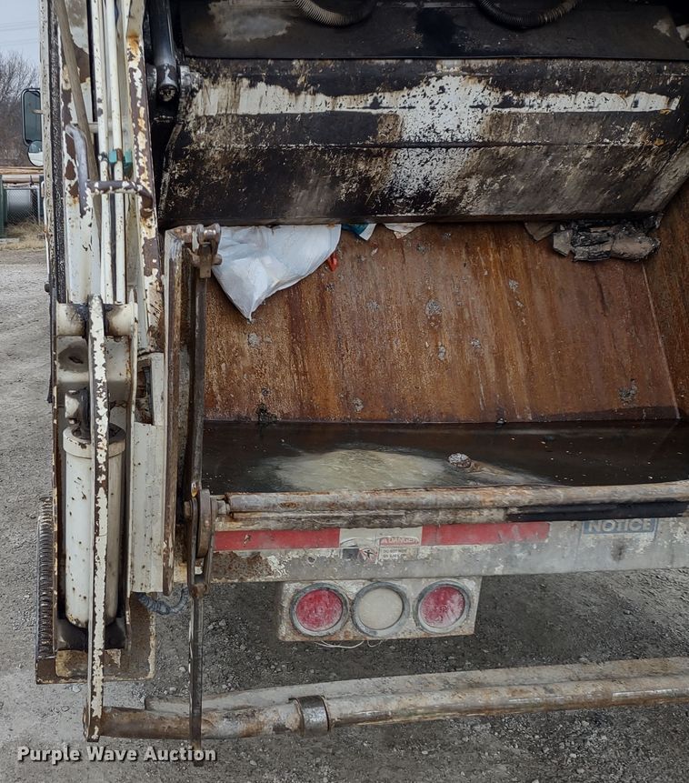 image for item JK9131 1998 Ford F800  refuse truck