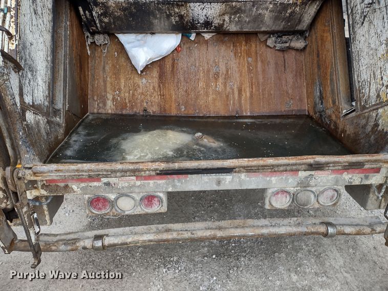 image for item JK9131 1998 Ford F800  refuse truck