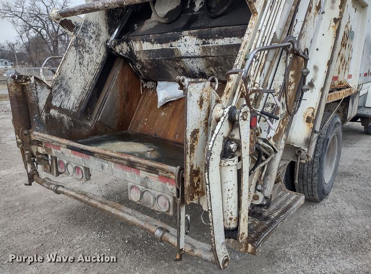 image for item JK9131 1998 Ford F800  refuse truck