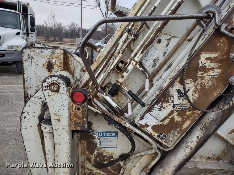 image for item JK9131 1998 Ford F800  refuse truck