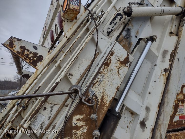 image for item JK9131 1998 Ford F800  refuse truck