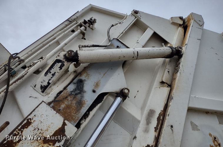 image for item JK9131 1998 Ford F800  refuse truck