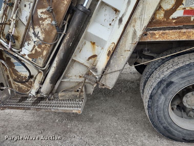 image for item JK9131 1998 Ford F800  refuse truck