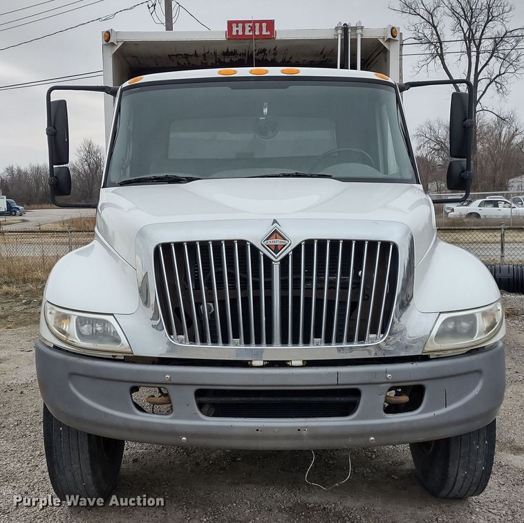 image for item JK9132 2006 International 4200  refuse truck