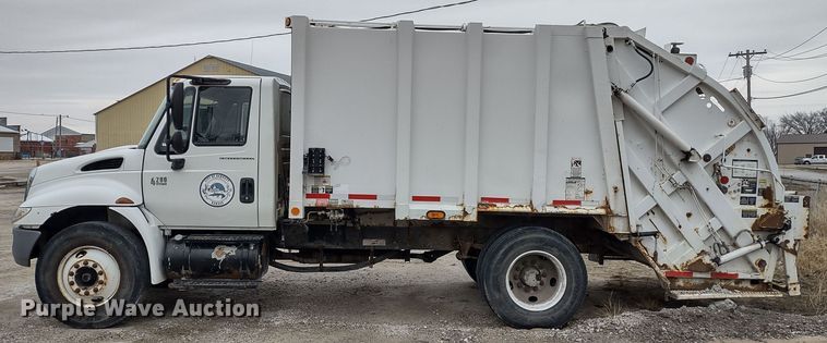 image for item JK9132 2006 International 4200  refuse truck