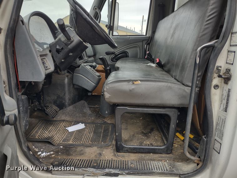 image for item JK9132 2006 International 4200  refuse truck